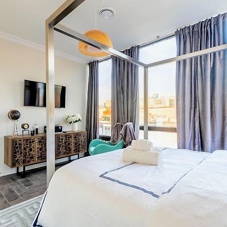 Modern Pet-Friendly Chinatown Apartment 토론토 외부 사진