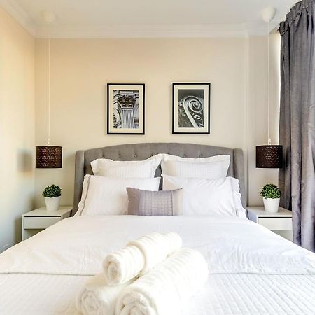 Modern Pet-Friendly Chinatown Apartment 토론토 외부 사진