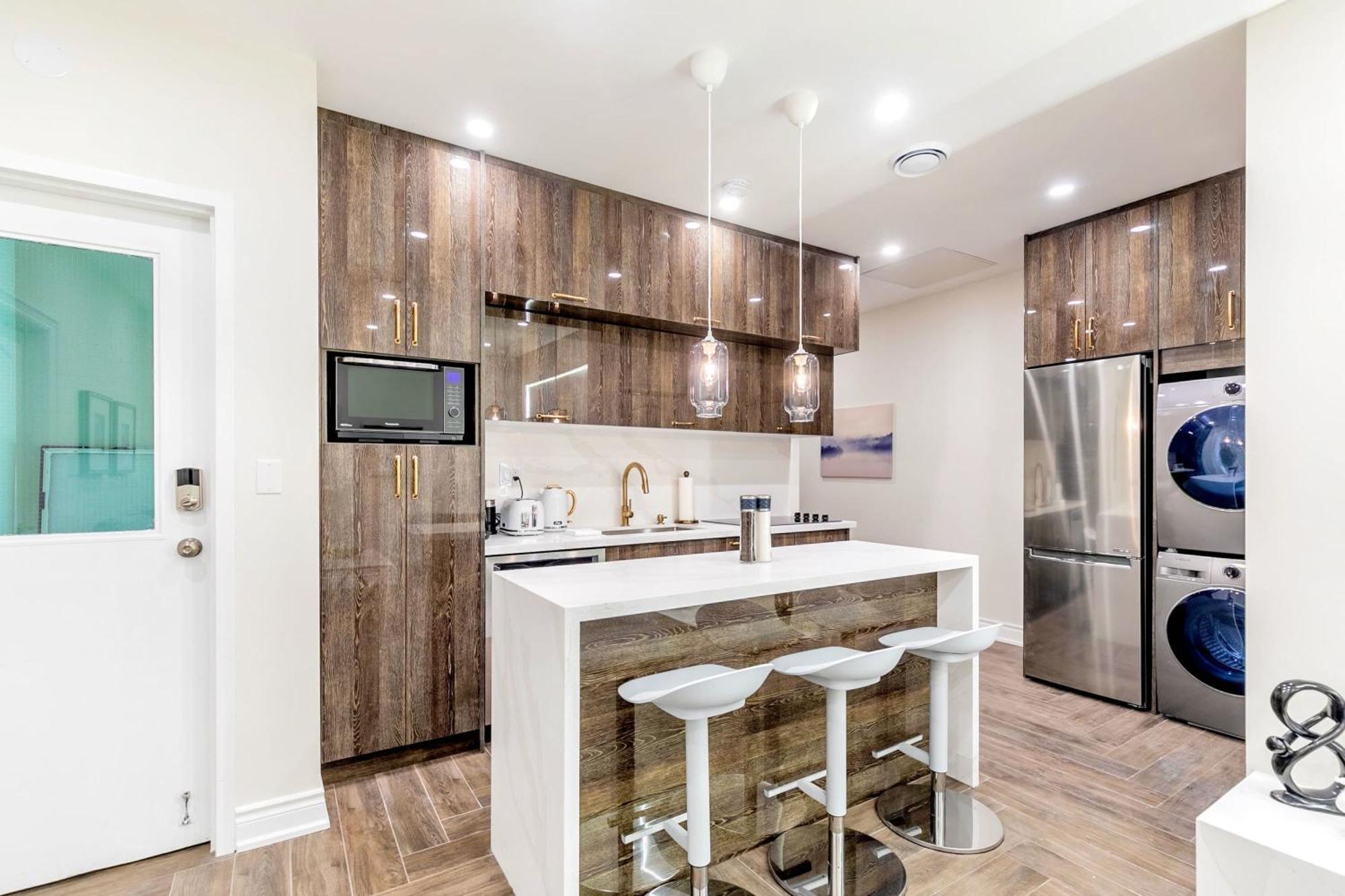 Modern Pet-Friendly Chinatown Apartment 토론토 외부 사진