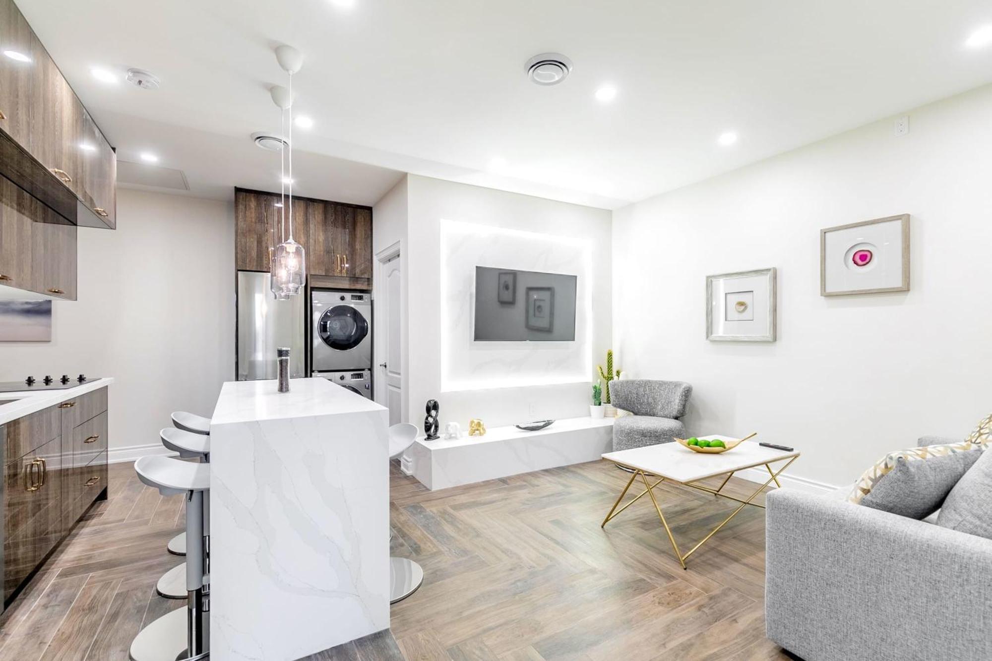 Modern Pet-Friendly Chinatown Apartment 토론토 외부 사진