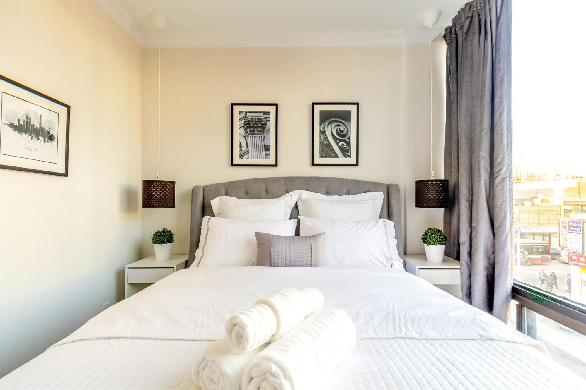 Modern Pet-Friendly Chinatown Apartment 토론토 외부 사진
