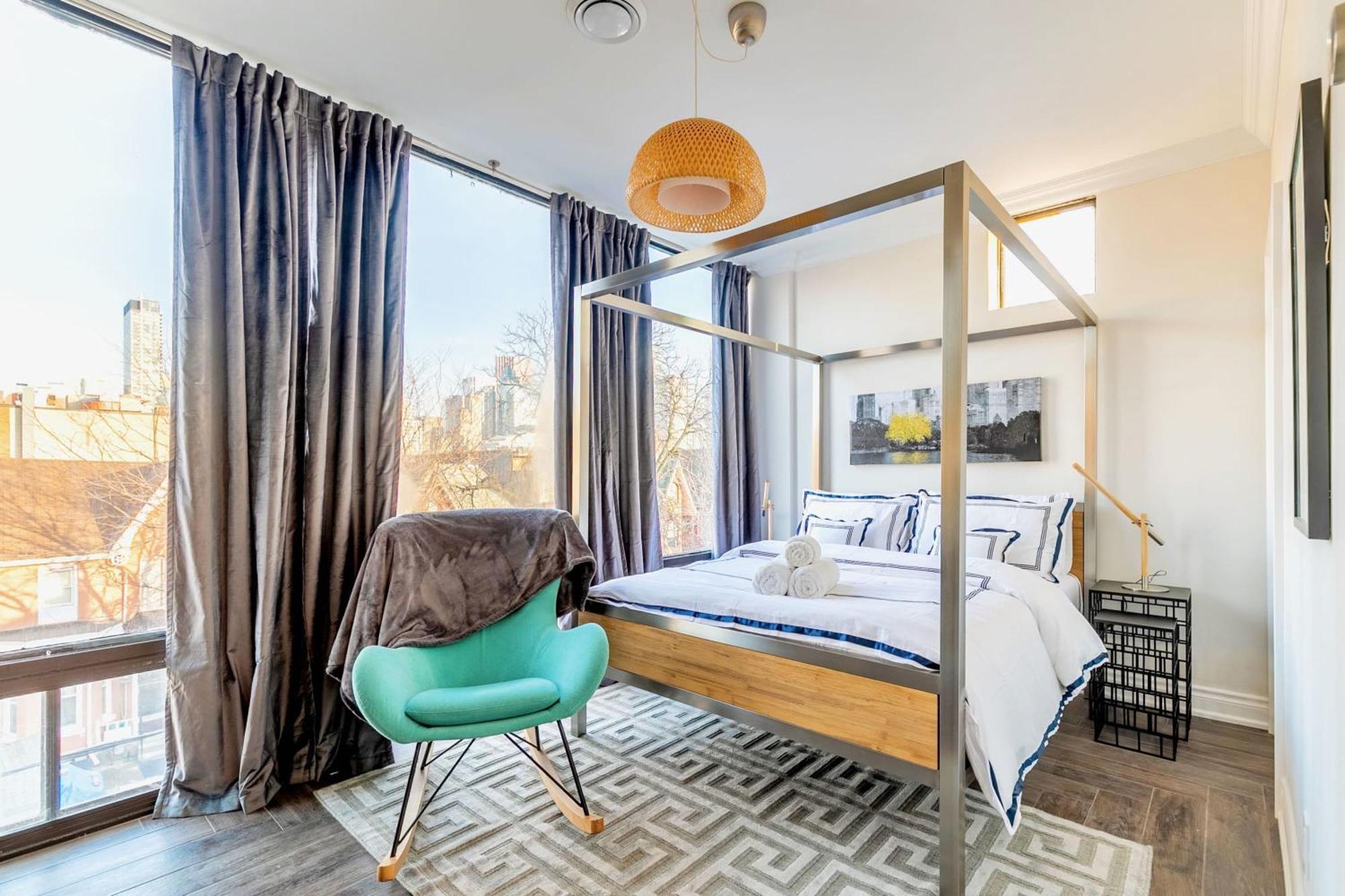Modern Pet-Friendly Chinatown Apartment 토론토 외부 사진