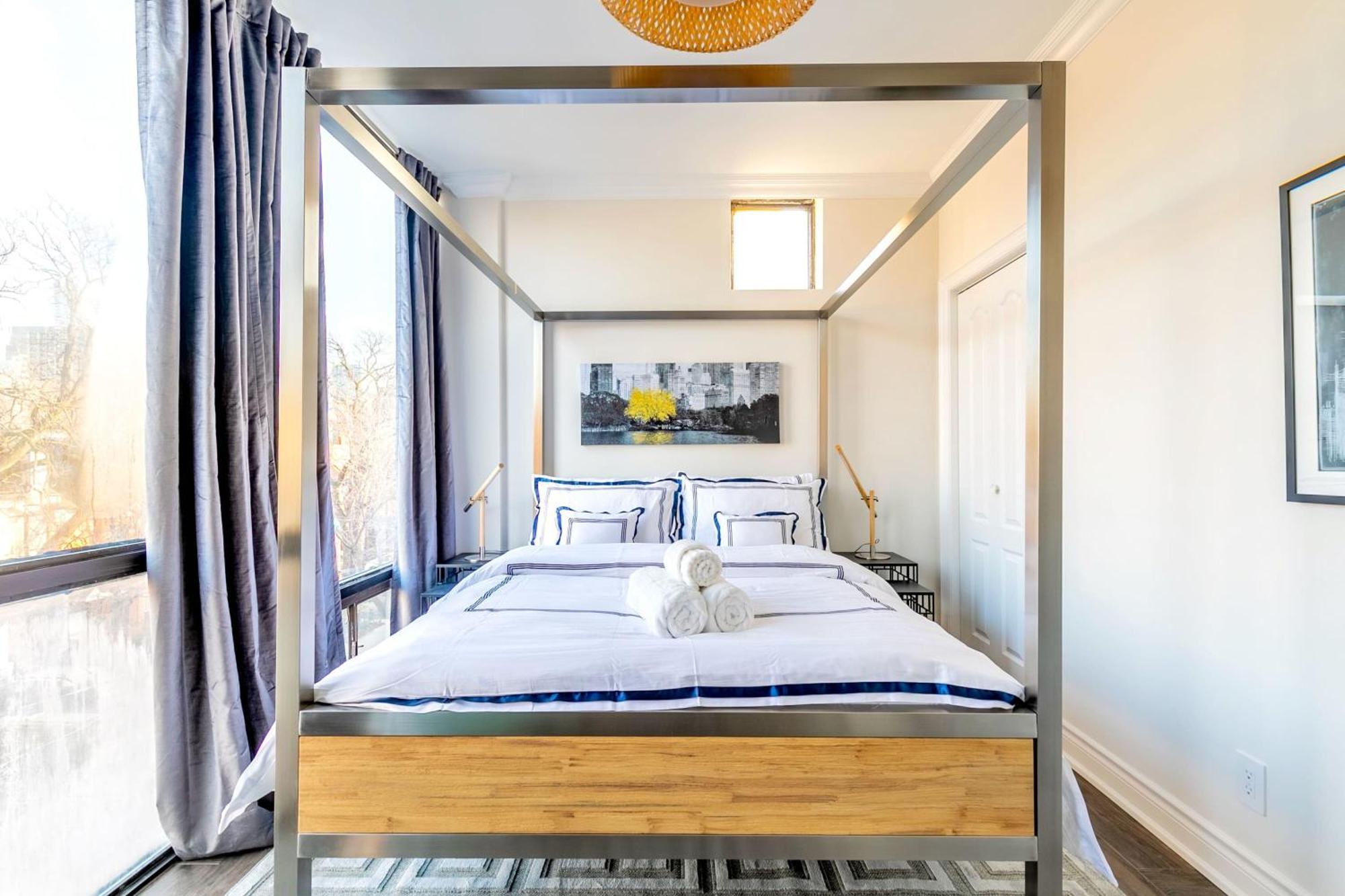 Modern Pet-Friendly Chinatown Apartment 토론토 외부 사진
