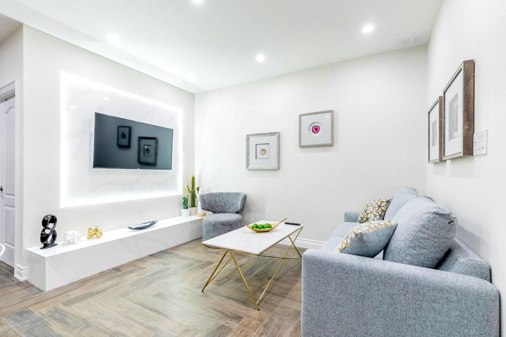 Modern Pet-Friendly Chinatown Apartment 토론토 외부 사진